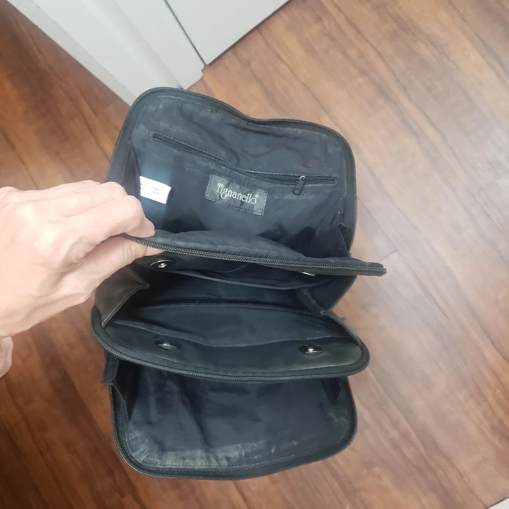 Vtg 90s TIGNANELLO Black unisex Leather CITY BACKPACK BAG